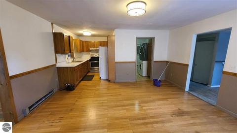 121 N Barnes St, Ithaca, MI 48847 photo 5
