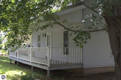 121 N Barnes St, Ithaca, MI 48847 photo 2