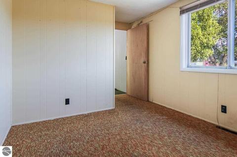 5492 E M-72, Williamsburg, MI 49690 photo 29