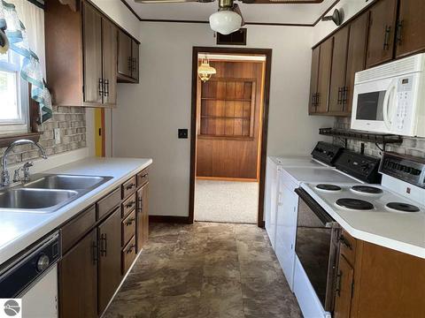 317 N 3rd St, Shepherd, MI 48883 photo 3