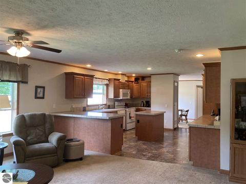 972 Washington Ave, Elberta, MI 49628 photo 3