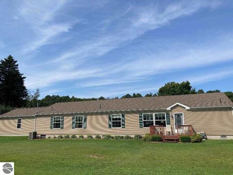 972 Washington Ave, Elberta, MI 49628 photo 1