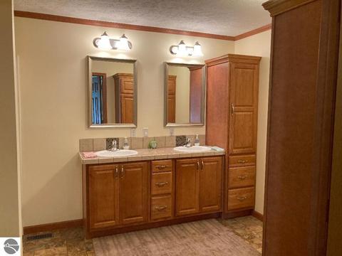 972 Washington Ave, Elberta, MI 49628 photo 17
