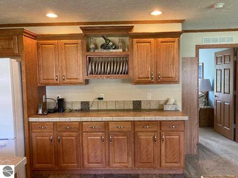 972 Washington Ave, Elberta, MI 49628 photo 4