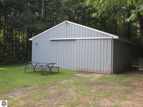 9581 E Remus Rd, Mount Pleasant, MI 48858 photo 4
