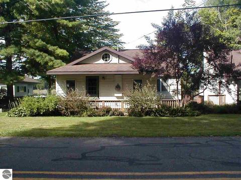 2909 Lakeshore Dr, Gladwin, MI 48624 photo 2