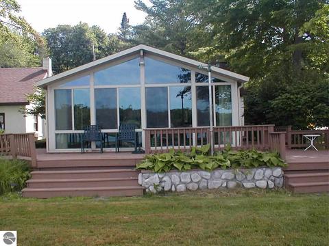2909 Lakeshore Dr, Gladwin, MI 48624 photo 1