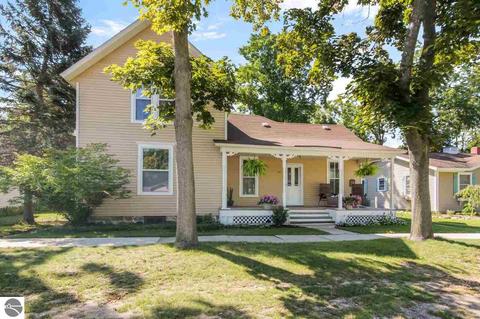 511 Traverse St, Elk Rapids, MI 49629 photo 1