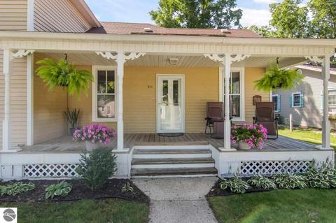 511 Traverse St, Elk Rapids, MI 49629 photo 2