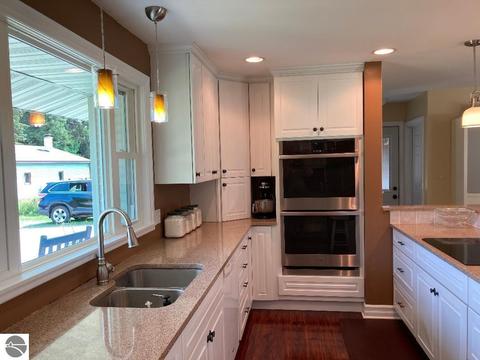 981 Washington Ave, Elberta, MI 49628 photo 8