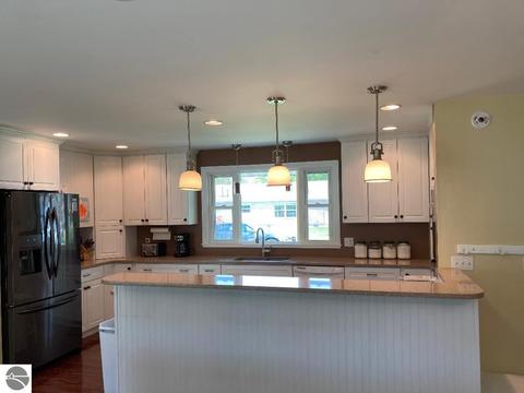 981 Washington Ave, Elberta, MI 49628 photo 3