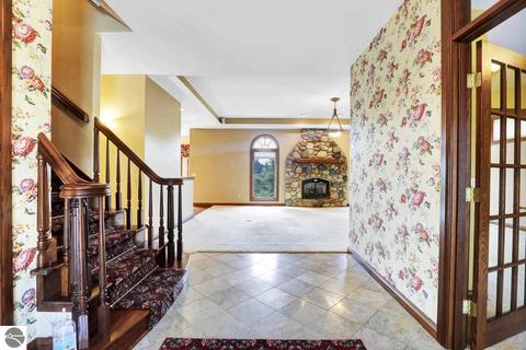333 Red Maple Ln, Shepherd, MI 48883 photo 3