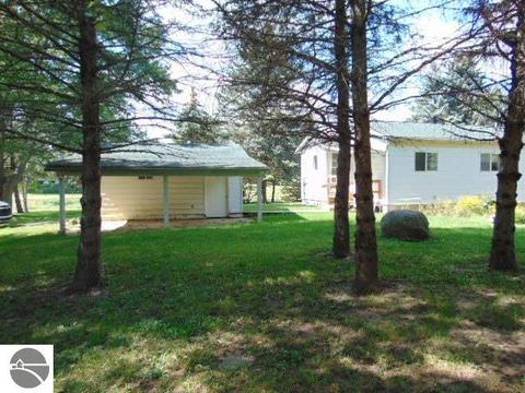 30 E Polk Rd, Ithaca, MI 48847 photo 4