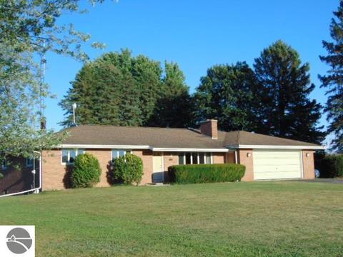 3253 S Alger Rd, Ithaca, MI 48847 photo 1