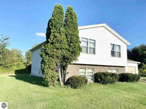 5601 S Shepherd Rd, Shepherd, MI 48883 photo 4