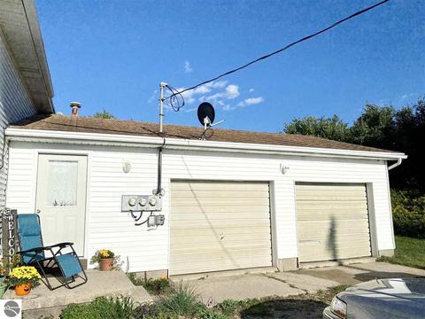 5601 S Shepherd Rd, Shepherd, MI 48883 photo 3