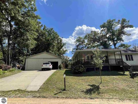 4200 Oak Ridge Dr, Harrison, MI 48625 photo 1