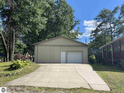 4200 Oak Ridge Dr, Harrison, MI 48625 photo 3