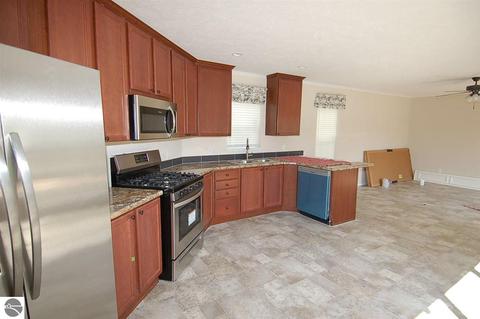 8064 E 18 12 Rd, Manton, MI 49663 photo 4