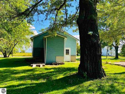 8445 E Monroe Rd, Wheeler, MI 48662 photo 10