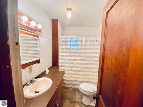 8445 E Monroe Rd, Wheeler, MI 48662 photo 7