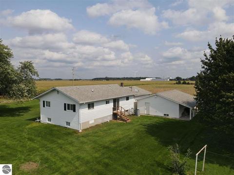7514 E Walton Rd, Shepherd, MI 48883 photo 3
