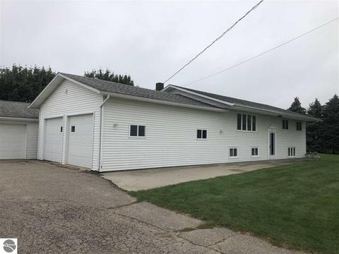 7514 E Walton Rd, Shepherd, MI 48883 photo 6