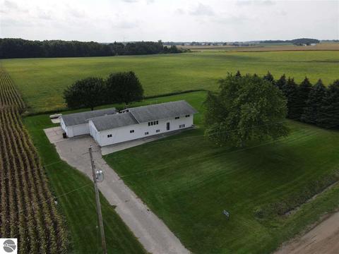 7514 E Walton Rd, Shepherd, MI 48883 photo 1