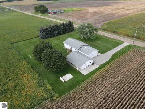 7514 E Walton Rd, Shepherd, MI 48883 photo 4