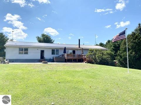 5555 E Pleasant Valley Rd, Shepherd, MI 48883 photo 4