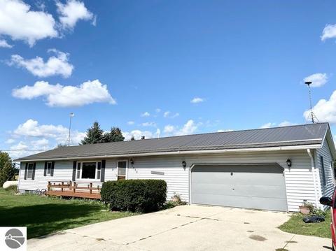 5555 E Pleasant Valley Rd, Shepherd, MI 48883 photo 3