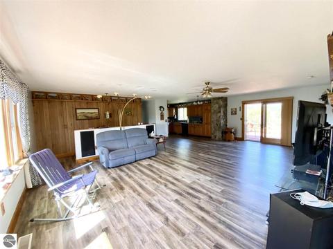 5555 E Pleasant Valley Rd, Shepherd, MI 48883 photo 9