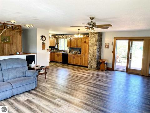 5555 E Pleasant Valley Rd, Shepherd, MI 48883 photo 6