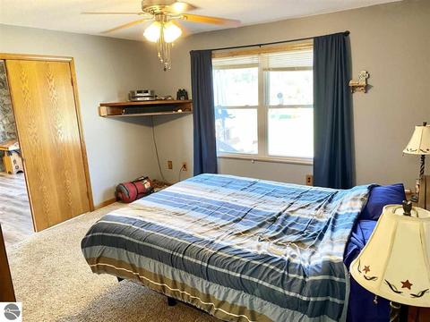 5555 E Pleasant Valley Rd, Shepherd, MI 48883 photo 12