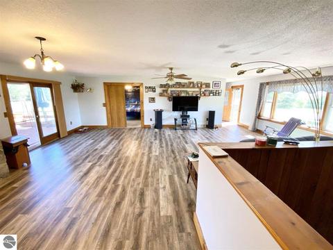 5555 E Pleasant Valley Rd, Shepherd, MI 48883 photo 5