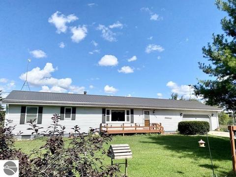5555 E Pleasant Valley Rd, Shepherd, MI 48883 photo 1