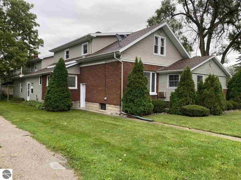 129 Emerson St, Ithaca, MI 48847 photo 2