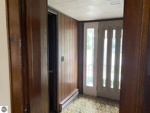 129 Emerson St, Ithaca, MI 48847 photo 3
