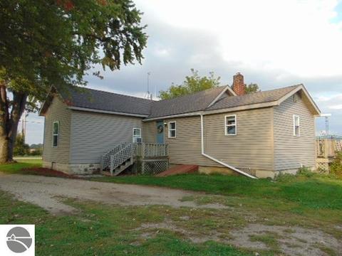 408 E Gratiot Rd, Ithaca, MI 48847 photo 4