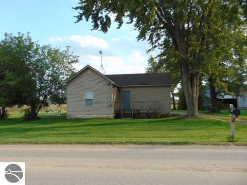 408 E Gratiot Rd, Ithaca, MI 48847 photo 2