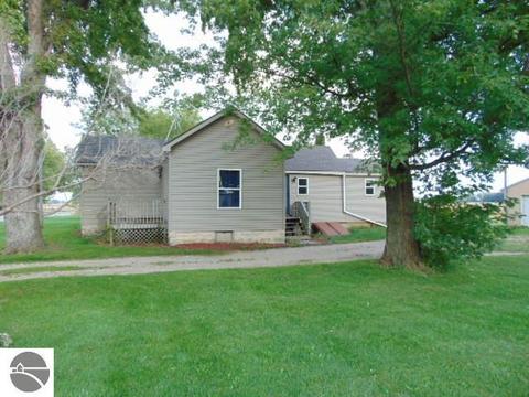 408 E Gratiot Rd, Ithaca, MI 48847 photo 3