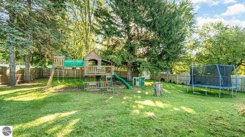 216 Pineview Dr, Alma, MI 48801 photo 15