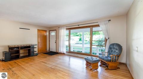 216 Pineview Dr, Alma, MI 48801 photo 3