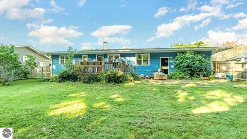 216 Pineview Dr, Alma, MI 48801 photo 2