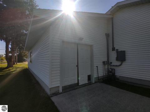 312 W Michigan Ave, Au Gres, MI 48703 photo 5
