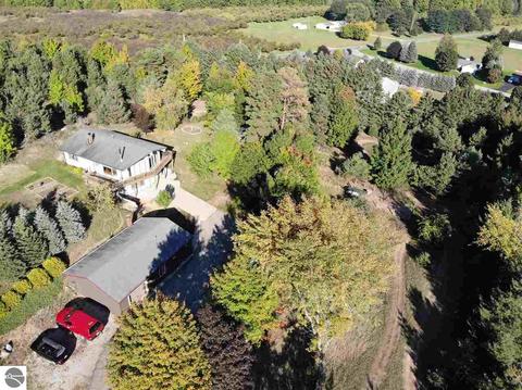 12161 S Bugai Rd, Traverse City, MI 49684 photo 9