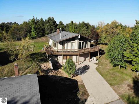 12161 S Bugai Rd, Traverse City, MI 49684 photo 1