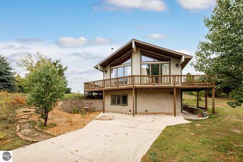 12161 S Bugai Rd, Traverse City, MI 49684 photo 2