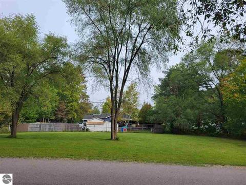 Nnn Elm, Houghton Lake, MI 48629