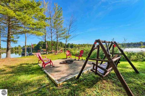 863 Gitchegumee Dr, Buckley, MI 49620 photo 4